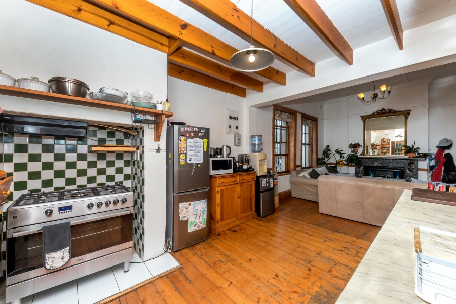 To Let 4 Bedroom Property for Rent in Vredehoek Western Cape